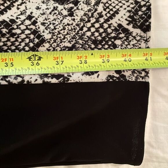 Maggy London Black Snakeskin Print Knit Sheath Dress Womens Size 10 Career - Picture 6 of 10